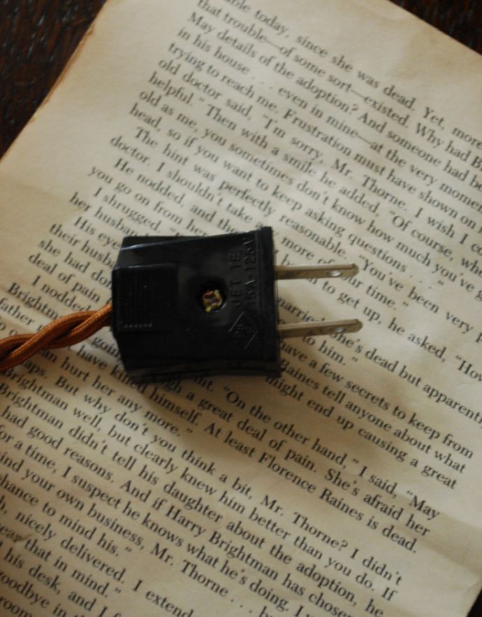 スタンドライト 照明・ライティング フランスのアンティーク照明、リボン付きシェードのテーブルランプ。コードもインテリアの雰囲気を壊さないブラウンです。(m-1254-z)