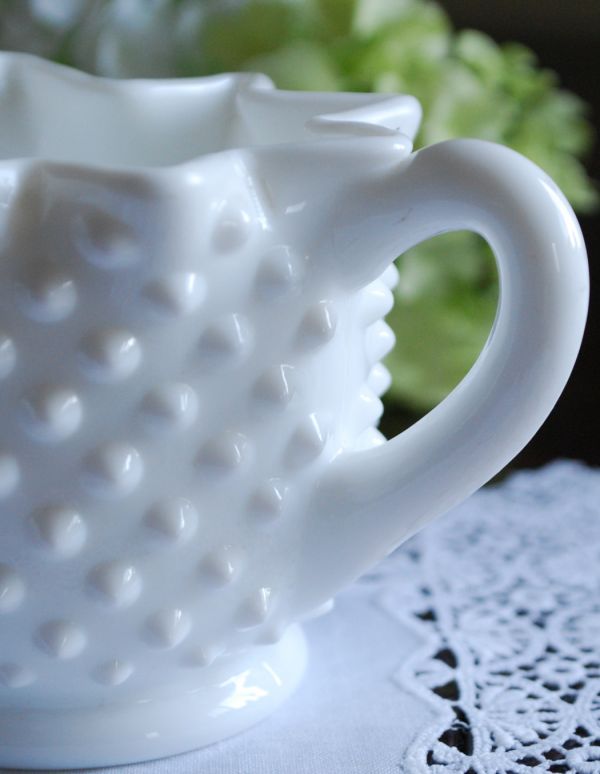 アンティーク雑貨　ミルクガラスのミルクジャグ＆シュガーポットセット、アンティーク雑貨。ドットデザインがとってもフェミニン。(m-1260-z)