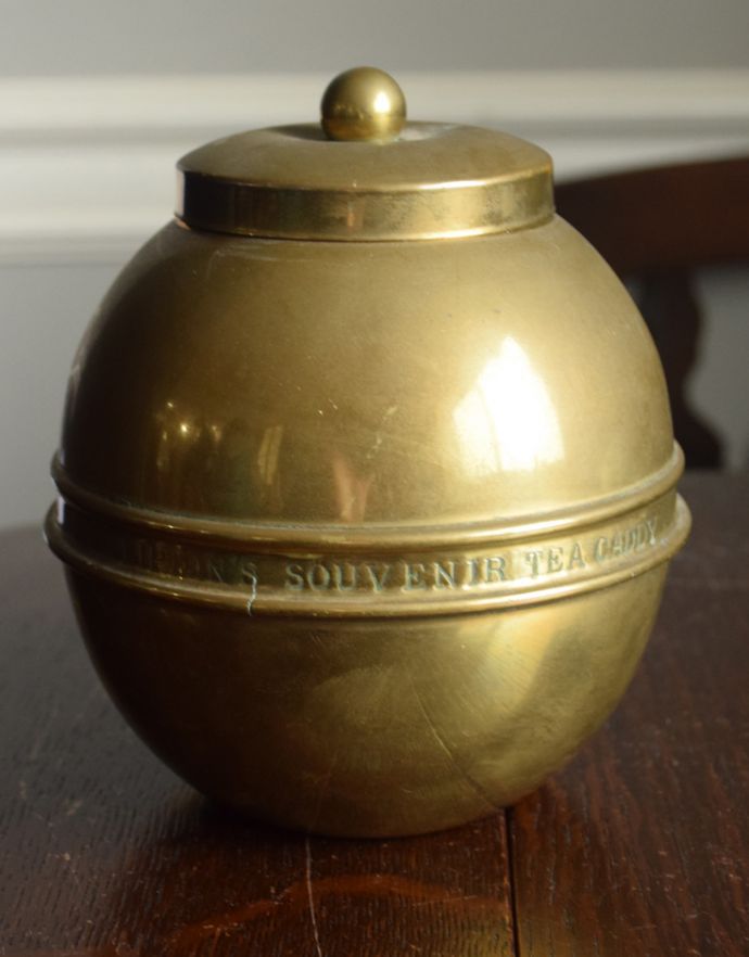 シルバーのテーブルウェア アンティーク雑貨 1924年大英帝国博覧会のイギリスで見つけたアンティークLiptonティーキャディ。反対側にはLIPTON’S SOUVENIR TEA CADDYとのマーク入り。(m-1295-z)