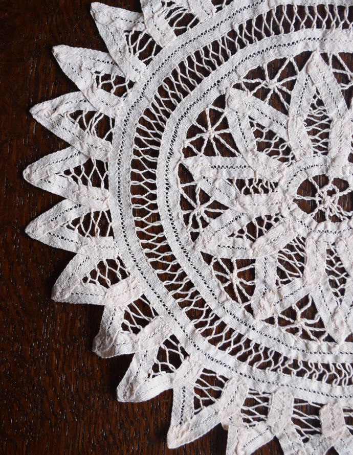 ミルクピッチャー　アンティーク雑貨　フランスのアンティーク雑貨、華やかなドイリーレース。ハンドメイドの繊細さとあたたかさがあります。(m-1304-z)