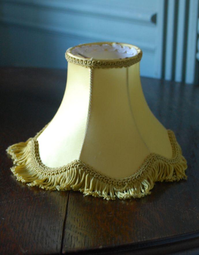 シャンデリア球のシェード 照明・ライティング フランスのアンティーク雑貨、優しく灯るフリンジ付きのランプシェード。スタンドライトにつけるだけで、ドレスアップができます。(m-1307-z)