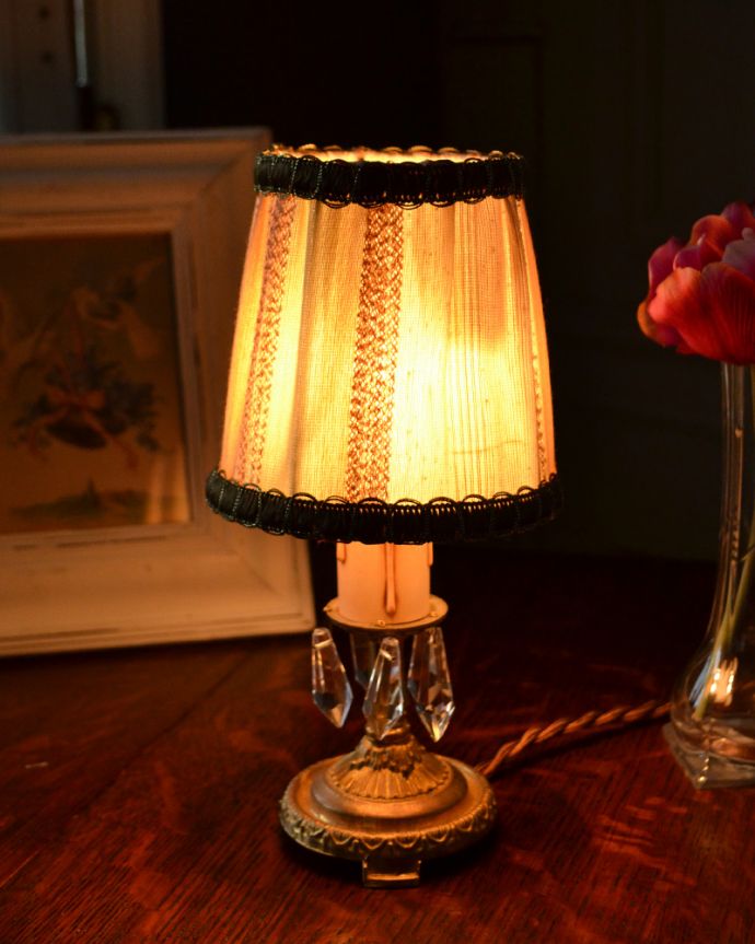 シャンデリア球のシェード　照明・ライティング　フランスで見つけたパステルカラーが優しく灯るアンティーク布シェード。ほんのりとした明かりが灯るので、リラックスするのに最適な照明です。(m-1309-z)