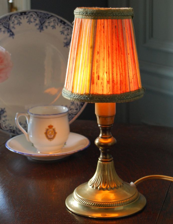 シャンデリア球のシェード 照明・ライティング フランスで見つけた、優しく灯るアンティーク布シェード。ほんのりとした明かりが灯るので、リラックスするのに最適な照明です。(m-1310-z)