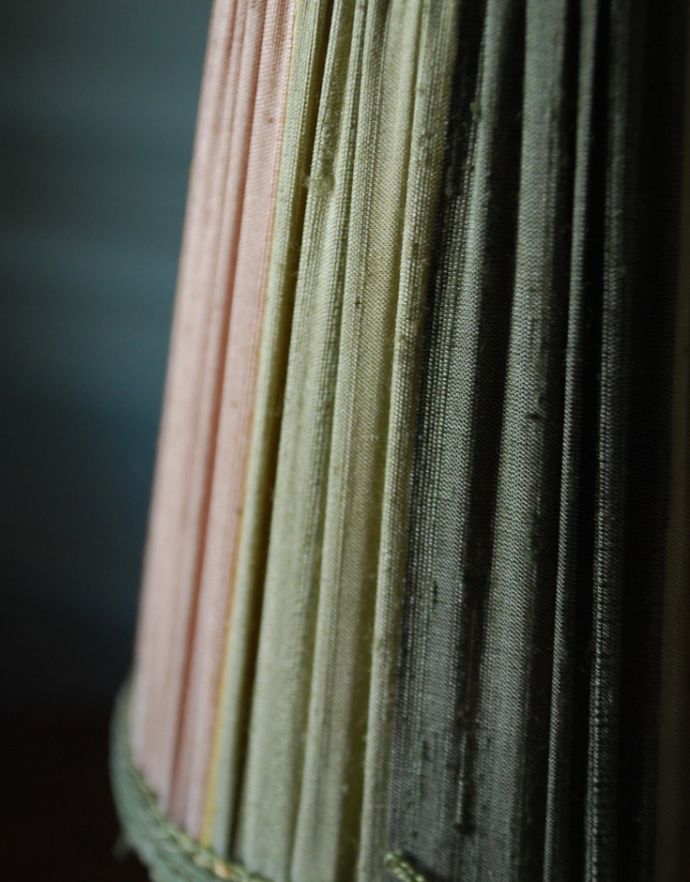 シャンデリア球のシェード 照明・ライティング フランスで見つけた、優しく灯るアンティーク布シェード。スタンドライトにつけるだけで、ドレスアップができます。(m-1310-z)