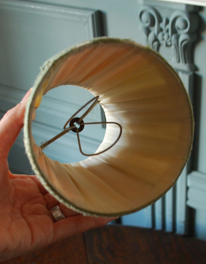 シャンデリア球のシェード 照明・ライティング フランスで見つけた、優しく灯るアンティーク布シェード。クリップタイプになっているので、簡単に取り付けられます。(m-1310-z)