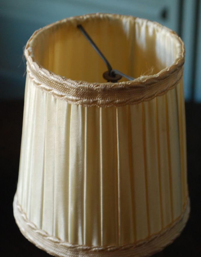 シャンデリア球のシェード 照明・ライティング フランスから到着したナチュラルカラーのアンティーク布シェード。アンティークのため、多少の汚れ、傷がある場合がありますが、使用上問題はありませんので、ご了承下さい。(m-1311-z)