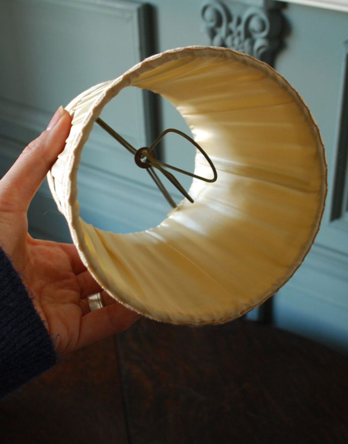 シャンデリア球のシェード 照明・ライティング フランスから到着したナチュラルカラーのアンティーク布シェード。クリップタイプになっているので、簡単に取り付けられます。(m-1311-z)