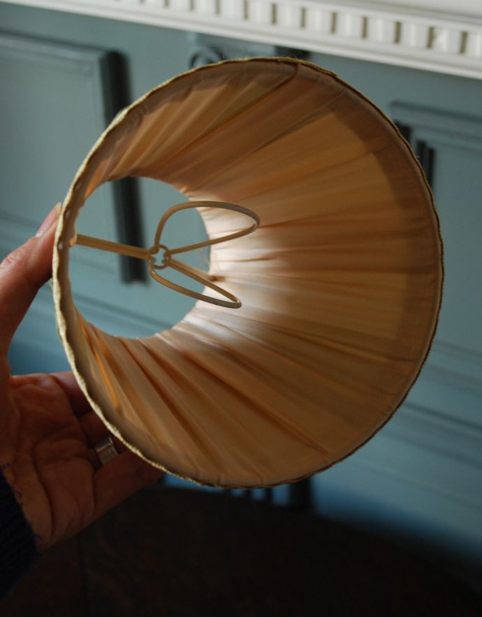 シャンデリア球のシェード 照明・ライティング フランスのアンティーク雑貨、上品なデザインの布シェード。クリップタイプになっているので、簡単に取り付けられます。(m-1312-z)