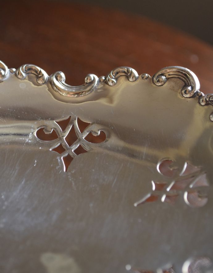 アンティーク雑貨 アンティークシルバーのミニコンポート。華やかで繊細な縁どりです。(m-1325-z)