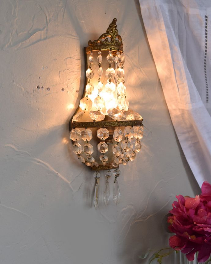 壁付けブラケット 照明・ライティング フランスアンティーク照明、ウォールブラケット(壁付けシャンデリア)(E17シャンデリア球付)。灯りが灯るとさらにゴージャスな雰囲気になります。(m-1328-z)