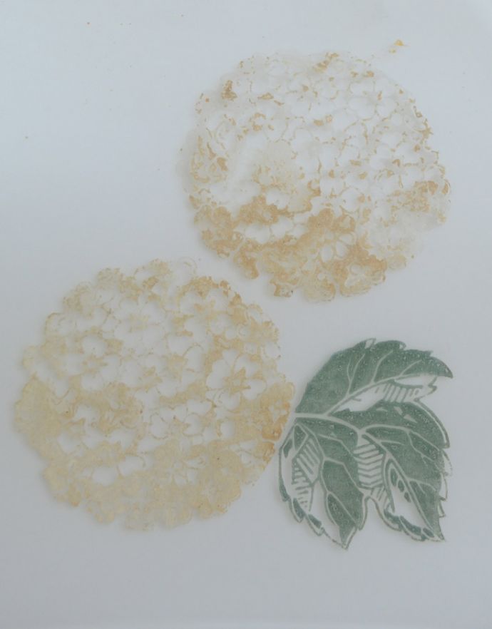 ペンダントライト 照明・ライティング ふんわり可愛いシルエットに、お花の模様アンティークペンダントライト(コード・シャンデリア電球・ギャラリーA付き)。淡いお花が描かれたとっても可愛いデザインです。(m-1331-z)