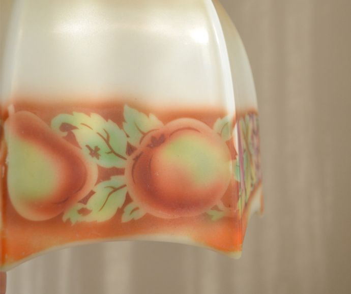 ペンダントライト　照明・ライティング　フルーツがたっぷりデザインされた、アンティークペンダントライト（ガラスシェード）。可愛いフルーツ模様でお部屋も優しい空気に包まれます。(m-1334-z)