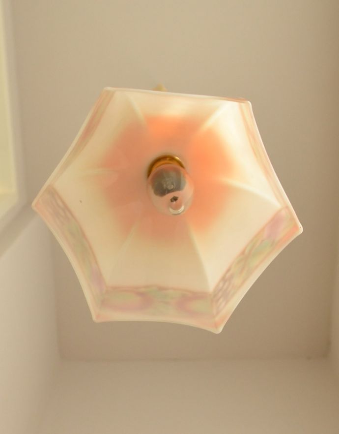 ペンダントライト　照明・ライティング　フルーツがたっぷりデザインされた、アンティークペンダントライト（ガラスシェード）。【 シェードのサイズ 】幅17×奥行15×高さ14.5cmコードは50、80cm以外にも、ご希望の長さで加工してお届けします。(m-1334-z)