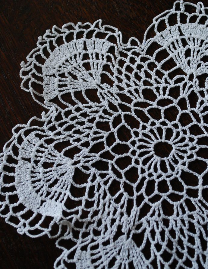 ミルクピッチャー アンティーク雑貨 フランスで見つけたアンティーク雑貨、可愛いデザインの手編みドイリーレース。ハンドメイドの繊細さとあたたかさがあります。(m-1350-z)