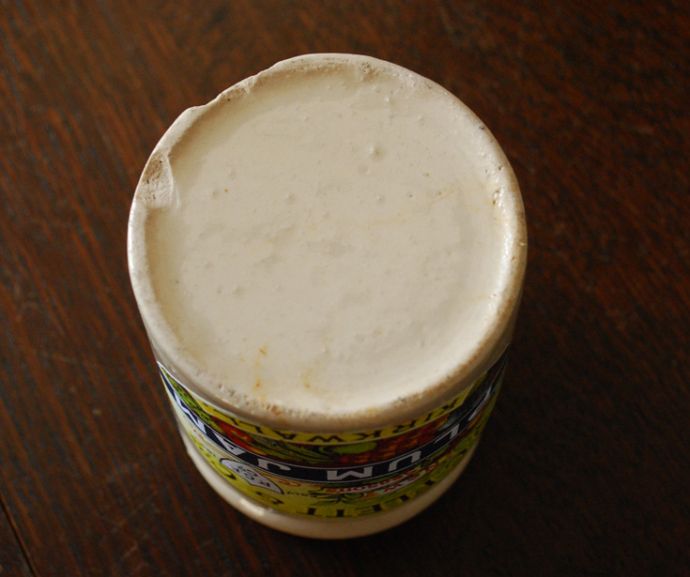 ジャムポット　アンティーク雑貨　イギリスアンティークの陶器ジャー 、ジャムポット「PLUM」。裏はこんな感じです。(m-1361-z)