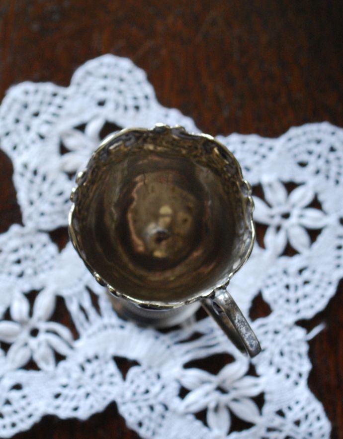 英国の銀食器、アンティークシルバー持ち手付きのエッグカップ(m-1373