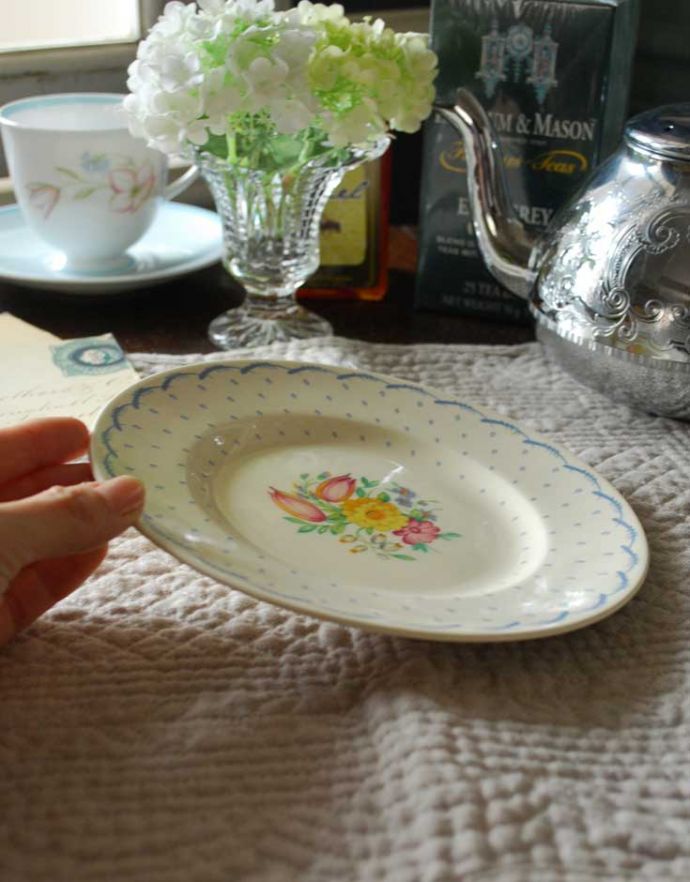 スージークーパー　アンティーク雑貨　スージークーパーのプランタンシリーズ、プレート17.5cm。アンティークのため、多少の欠け・傷がある場合がありますが、使用上問題はありませんので、ご安心ください。(m-1420-z)