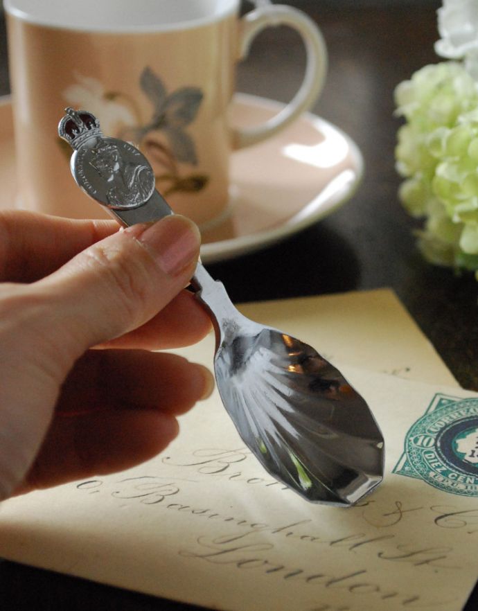 アンティーク雑貨 ジョージ6世の戴冠記念、アンティークコロネーションキャンディスプーン(1937年)。実際に使っていただけますが、ディスプレイしてあっても可愛いアイテムです。(m-1423-z)