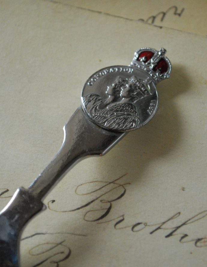 アンティーク雑貨 ジョージ6世の戴冠記念、アンティークコロネーションキャンディスプーン(1937年)。「CORONATION 1937」とロゴが付いています。(m-1423-z)