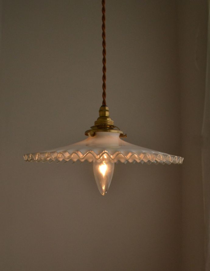 ペンダントライト 照明・ライティング フレンチフリルシェード、アンティークペンダントライト(コード・シャンデリア電球・ギャラリーA付き)。縁どりのフリルはクリアになっています。(m-1432-z)