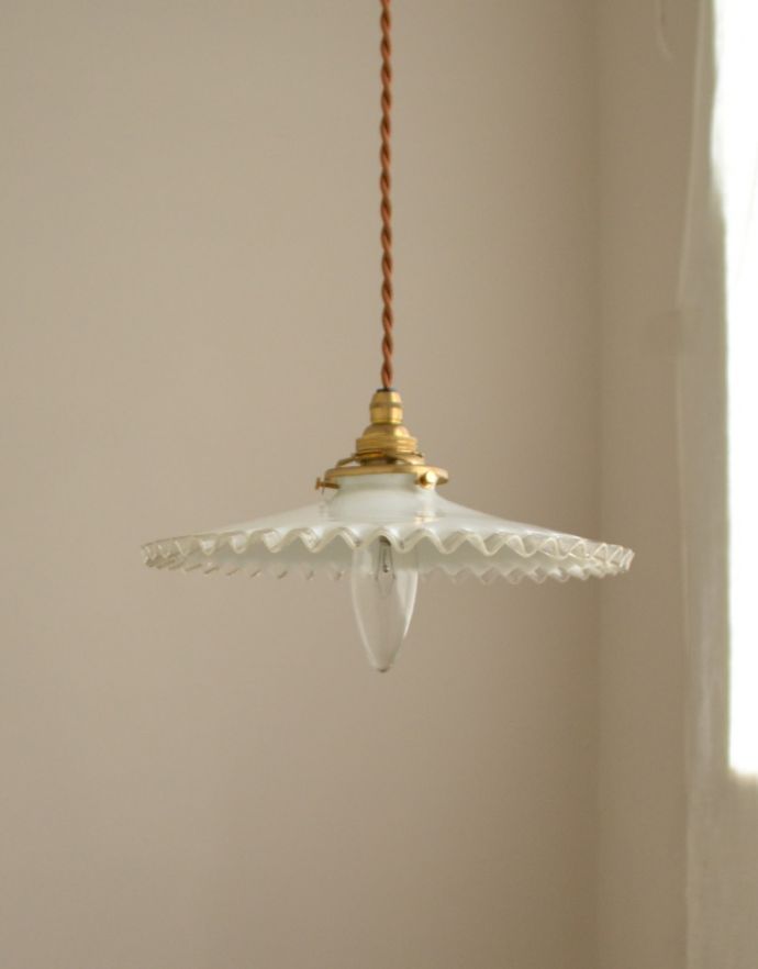 ペンダントライト 照明・ライティング フレンチフリルシェード、アンティークペンダントライト(コード・シャンデリア電球・ギャラリーA付き)。【 シェードのサイズ 】直径25×高さ5cmコードは50、80cm以外にも、ご希望の長さで加工してお届けします。(m-1432-z)