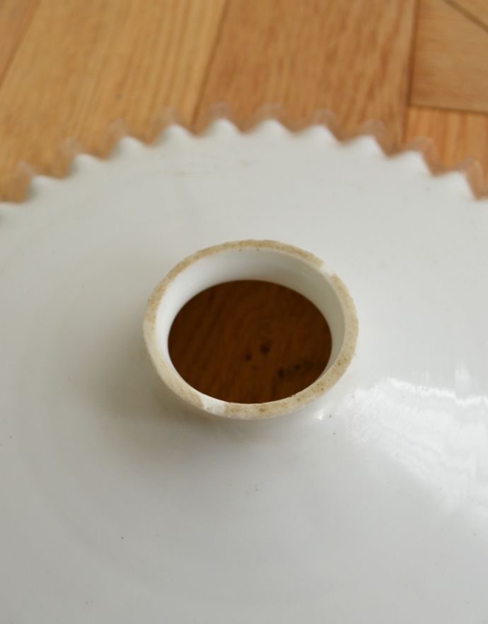 ペンダントライト 照明・ライティング フレンチフリルシェード、アンティークペンダントライト(コード・シャンデリア電球・ギャラリーA付き)。シェードは、アンティークのため、誤差があったり、キズ、汚れが入っている場合もあります。(m-1432-z)