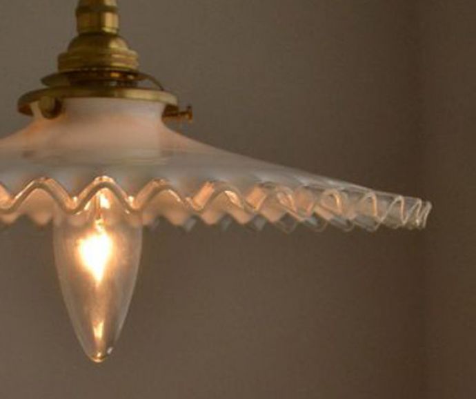 ペンダントライト 照明・ライティング フレンチフリルシェード、アンティークペンダントライト(コード・シャンデリア電球・ギャラリーA付き)。シェードから漏れる光に癒されます。(m-1432-z)