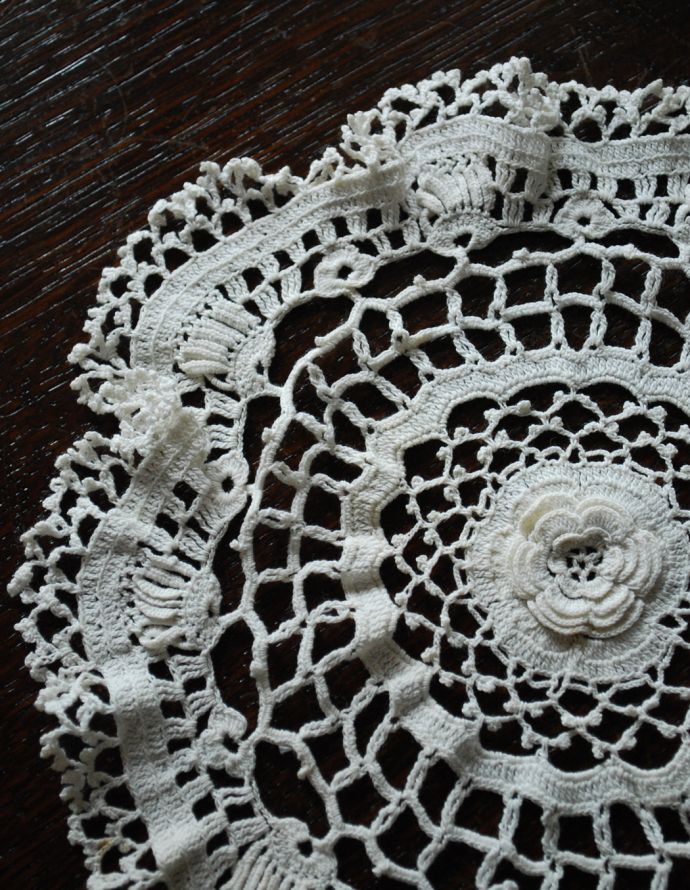 お花がワンポイントになった可愛いデザイン、フランスアンティーク雑貨