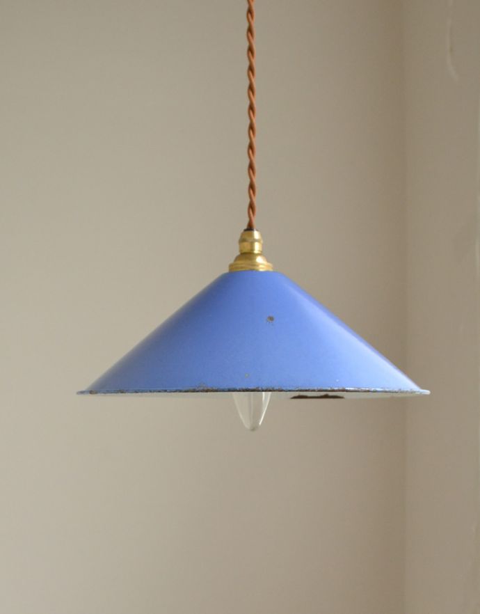 ペンダントライト　照明・ライティング　北欧テイストのホーロー製ヴィンテージペンダントライト（ブルー）（コード・シャンデリア電球付き・ギャラリーなし）。【 シェードのサイズ 】直径25×高さ9cmコードは50、80cm以外にも、ご希望の長さで加工してお届けします。(m-1450-z)
