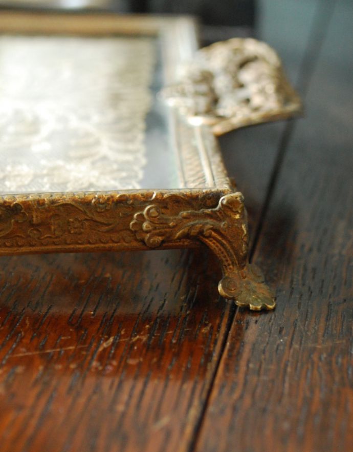 シルバーのテーブルウェア　アンティーク雑貨　フランスアンティーク雑貨、贅沢な美しさ・・・プチポワンドレッシングトレイ。とっても繊細でゴージャスな仕上がりです。(m-1452-z)