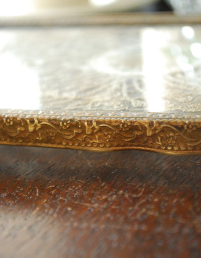 シルバーのテーブルウェア　アンティーク雑貨　フランスアンティーク雑貨、贅沢な美しさ・・・プチポワンドレッシングトレイ。脚や、縁にも装飾が施してあります。(m-1452-z)