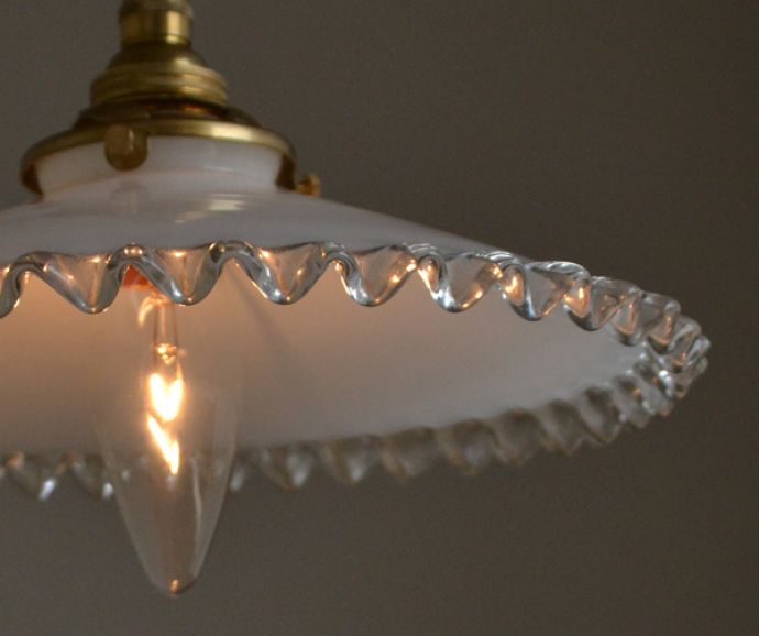 ペンダントライト　照明・ライティング　フランス輸入のフレンチフリルシェード、アンティークペンダントライト（コード・シャンデリア電球・ギャラリーA付き）。シェードから漏れる光に癒されます。(m-1458-z)