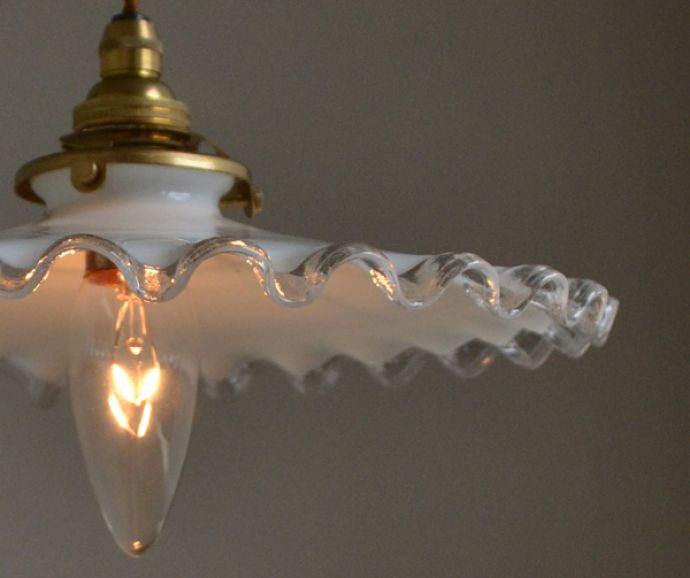 ペンダントライト　照明・ライティング　フリルが大きくて可愛いフレンチフリルシェード、アンティークペンダントライト（コード・シャンデリア電球・ギャラリーA付き）。シェードから漏れる光に癒されます。(m-1459-z)