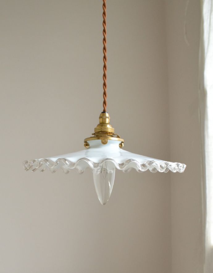 ペンダントライト　照明・ライティング　フリルが大きくて可愛いフレンチフリルシェード、アンティークペンダントライト（コード・シャンデリア電球・ギャラリーA付き）。【 シェードのサイズ 】直径25.5×高さ5.5cmコードは50、80cm以外にも、ご希望の長さで加工してお届けします。(m-1459-z)