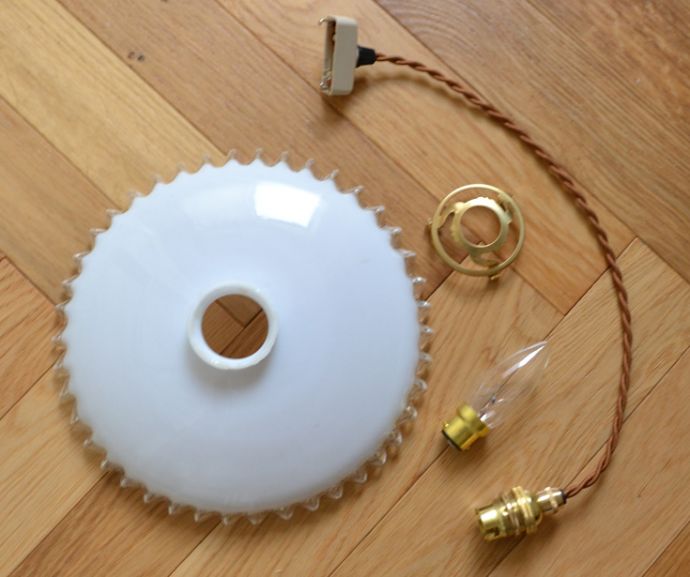 ペンダントライト　照明・ライティング　ふんわりしたシルエットが可愛いフレンチフリルシェード、アンティークペンダントライト（コード・シャンデリア電球・ギャラリーA付き）。ガラスシェード、コード、ギャラリー、電球1個を全てセットでお届けするので、届いてすぐに取り付けられます。(m-1460-z)