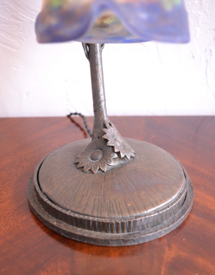 スタンドライト　照明・ライティング　フランスから届いたミューラーテーブルランプ、アールヌーヴォー。植物をモチーフとしたデザインが美しいです。(m-1462-z)