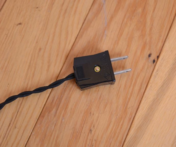 スタンドライト　照明・ライティング　フランスから届いたミューラーテーブルランプ、アールヌーヴォー。黒い色のコンセントです。(m-1462-z)