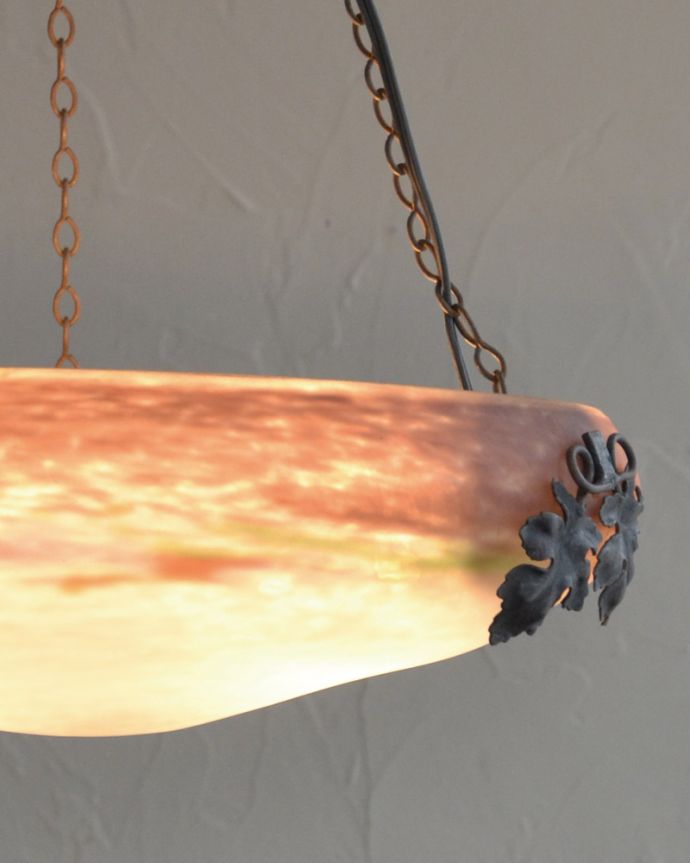 シャンデリア 照明・ライティング 大人っぽいパープルのミューラーハンギングボウルランプ(E17球付)(2灯)。存在感のある大きさなので、リビングや寝室など、どこでもオシャレに使えます。(m-1465-z)