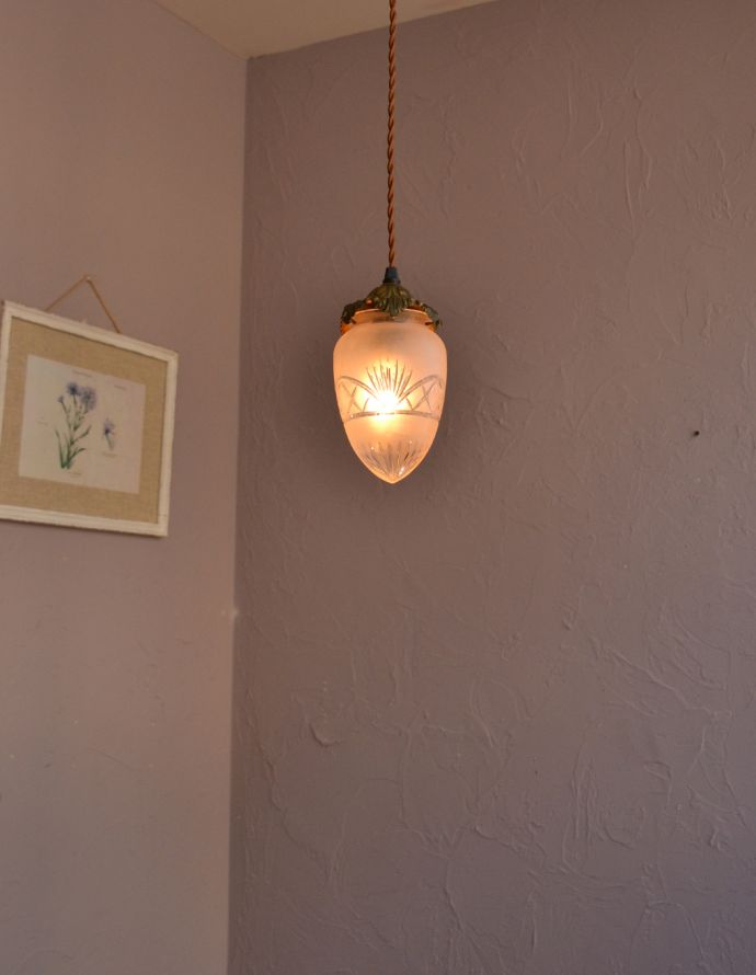 ペンダントライト　照明・ライティング　装飾もエレガント、フランスで見つけたカットガラスのシェードペンダントランプ。アンティークのみ見ることの出来る輝きを、ぜひお家で楽しんで下さいね。(m-1471-z)