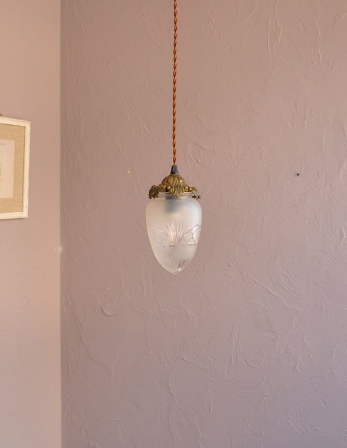 ペンダントライト　照明・ライティング　装飾もエレガント、フランスで見つけたカットガラスのシェードペンダントランプ。キッチンやダイニングにピッタリ。(m-1471-z)