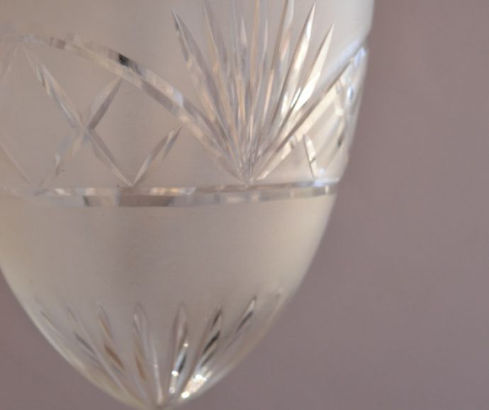 ペンダントライト　照明・ライティング　装飾もエレガント、フランスで見つけたカットガラスのシェードペンダントランプ。アンティークのため、ガラスには写真に映らない多少の欠け・傷がある場合がありますが、使用上問題はありませんので、ご了承下さい。(m-1471-z)