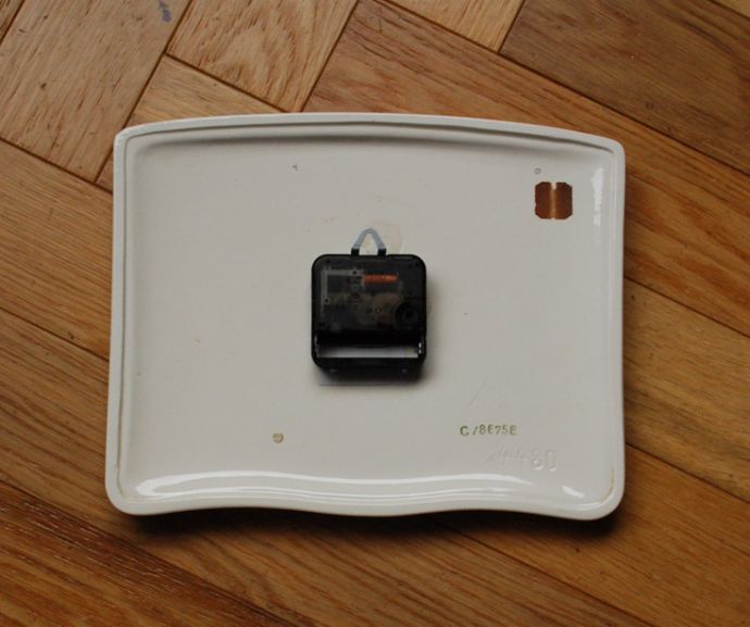 時計・スケール・カレンダー アンティーク雑貨 フランスで見つけたアンティーク、陶器製の壁掛け時計(ウォールクロック)。裏はこんな感じです。(m-1472-z)