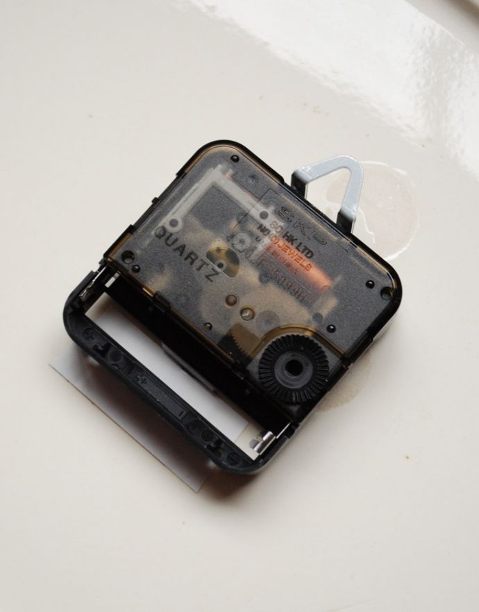 時計・スケール・カレンダー アンティーク雑貨 フランスで見つけたアンティーク、陶器製の壁掛け時計(ウォールクロック)。単3電池一個で動きます。(m-1472-z)