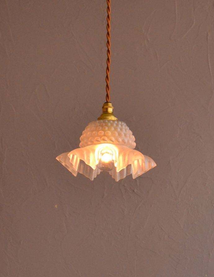 ペンダントライト　照明・ライティング　華やかなシルエット＆ドット模様のアンティークペンダントライト（コード・シャンデリア電球付き・ギャラリーなし）。あたたかい光がお部屋を包み込みます。(m-1476-z)