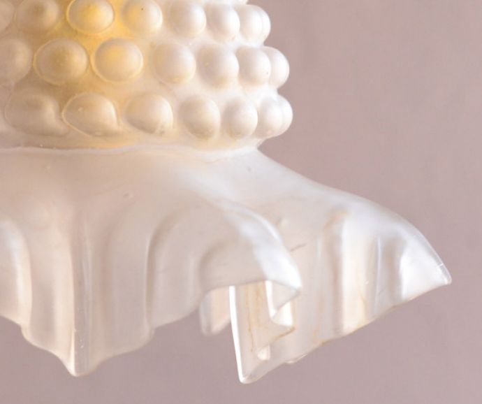 ペンダントライト　照明・ライティング　華やかなシルエット＆ドット模様のアンティークペンダントライト（コード・シャンデリア電球付き・ギャラリーなし）。シェードは、アンティークのため、誤差があったり、キズ、汚れが入っている場合もあります。(m-1476-z)