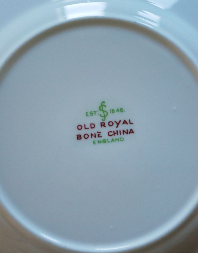 テーブルウェア(食器) アンティーク雑貨 「OLD ROYAL BONE CHINA」ボーンチャイナのアンティークバラケーキプレートEST.1846。バックスタンプです。(m-1478-z)