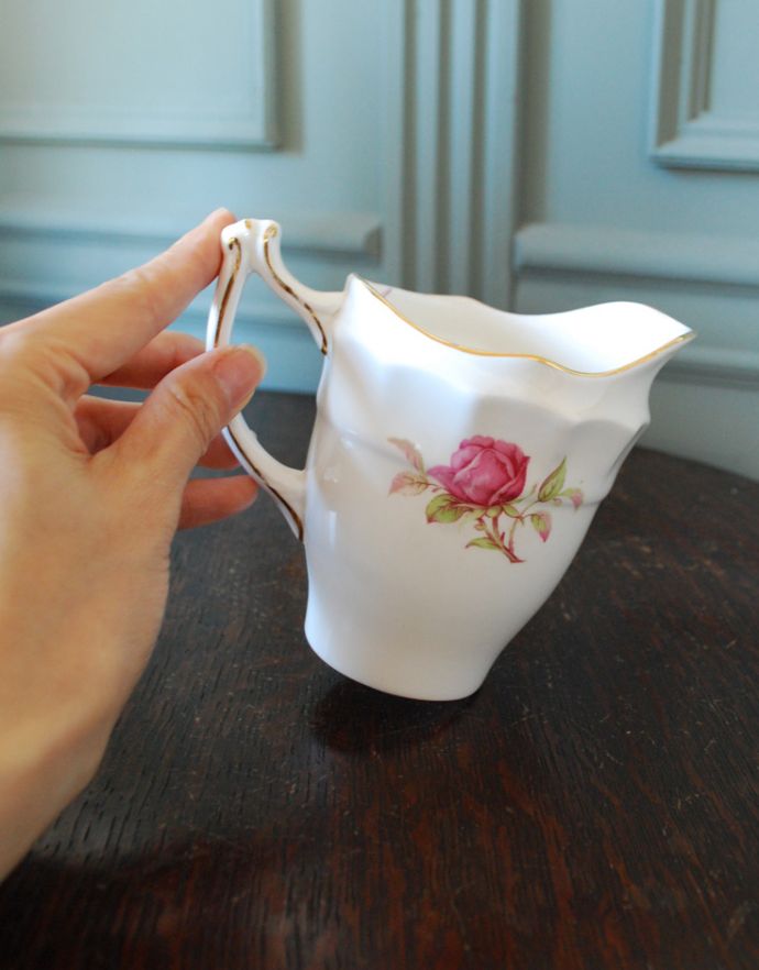 テーブルウェア(食器)　アンティーク雑貨　「OLD ROYAL BONE CHINA」ボーンチャイナのアンティークバラミルク＆シュガーポットセットEST.1846。アンティークのため、多少の欠け・傷がある場合がありますが、使用上問題はありませんので、ご安心ください。(m-1479-z)