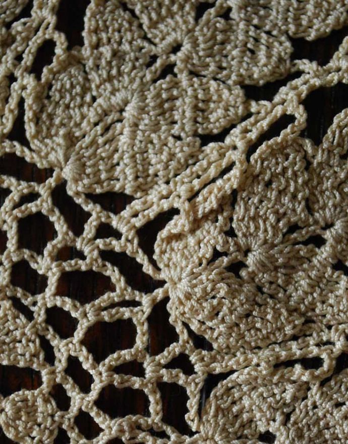 ミルクピッチャー アンティーク雑貨 華やかなフランスアンティーク雑貨、ハンドメイドのドイリーレース。アンティークのため、多少の汚れやシミがある場合がありますが、使用上問題はありませんので、ご了承下さい。(m-1482-z)