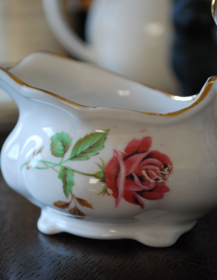 テーブルウェア(食器) アンティーク雑貨 美しい薔薇がデザインされたアンティークミルクポット。ホームパーティーでは、華やかにダイニングを彩ります。(m-1487-z)