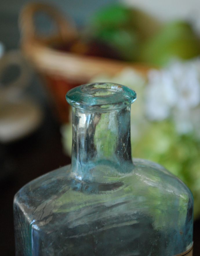 アンティーク ガラスボトル アンティーク雑貨 ステッカー付きアンティークガラスボトル(Paregoric Elixir)。長年使われてきたボトルはとっても味わい深い一品です。(m-1489-z)